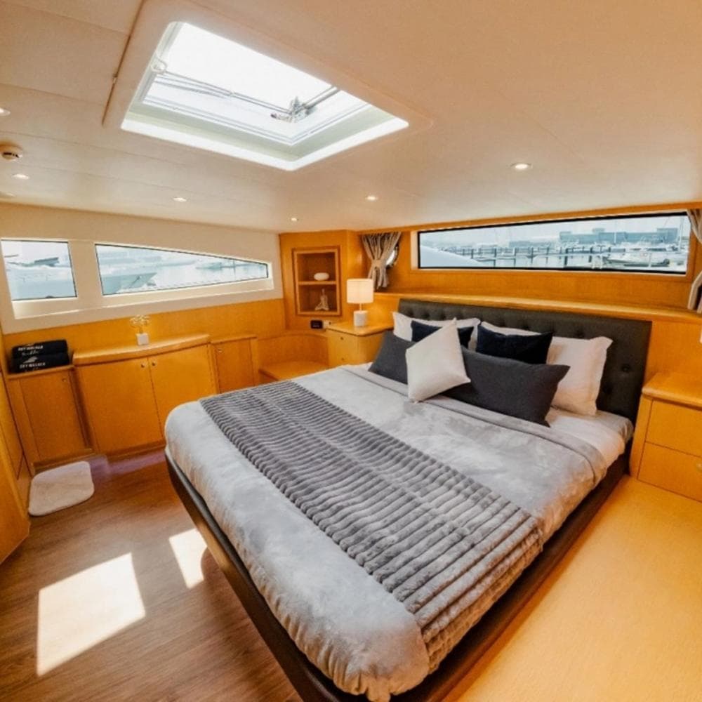 Kona 110 Ft Yacht