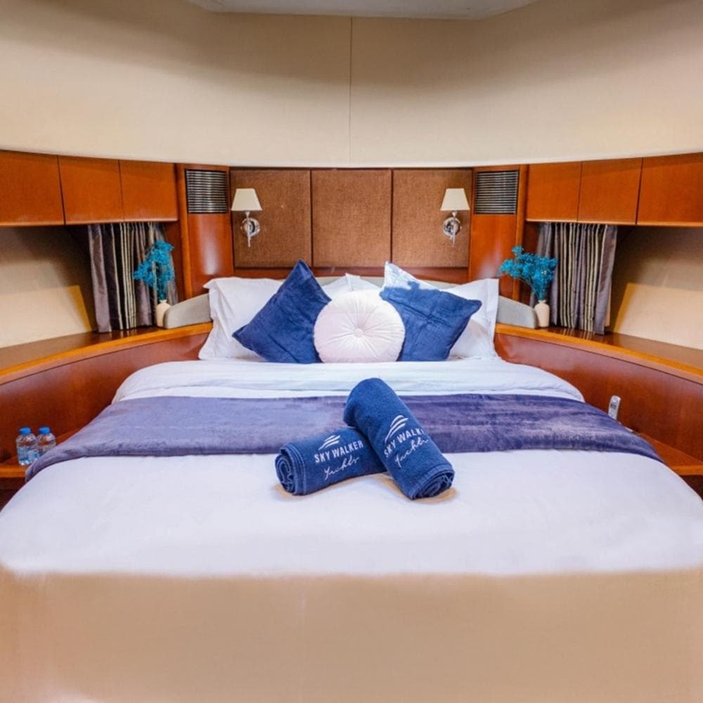 San Lorenzo 82ft Yacht