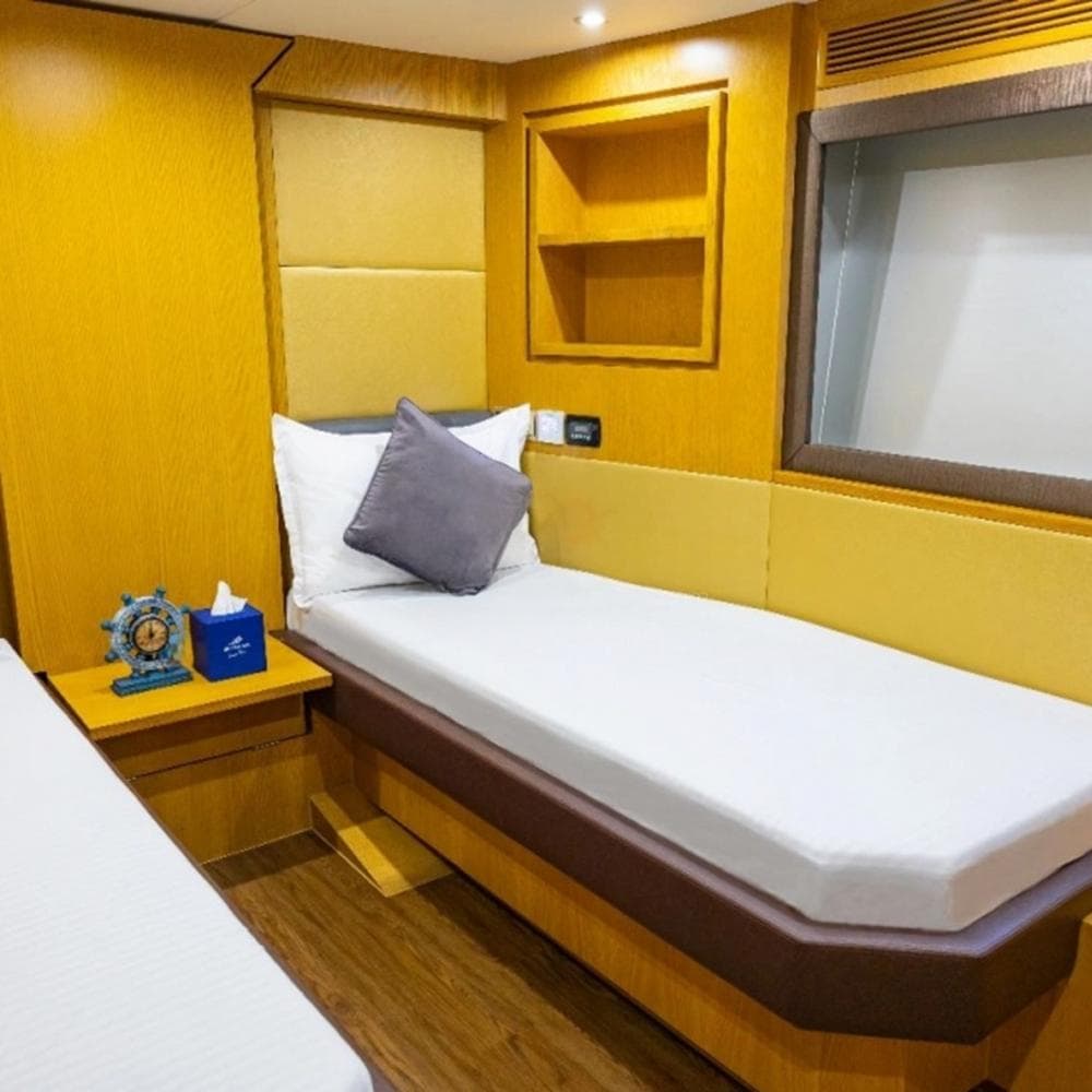 Kona 110 Ft Yacht