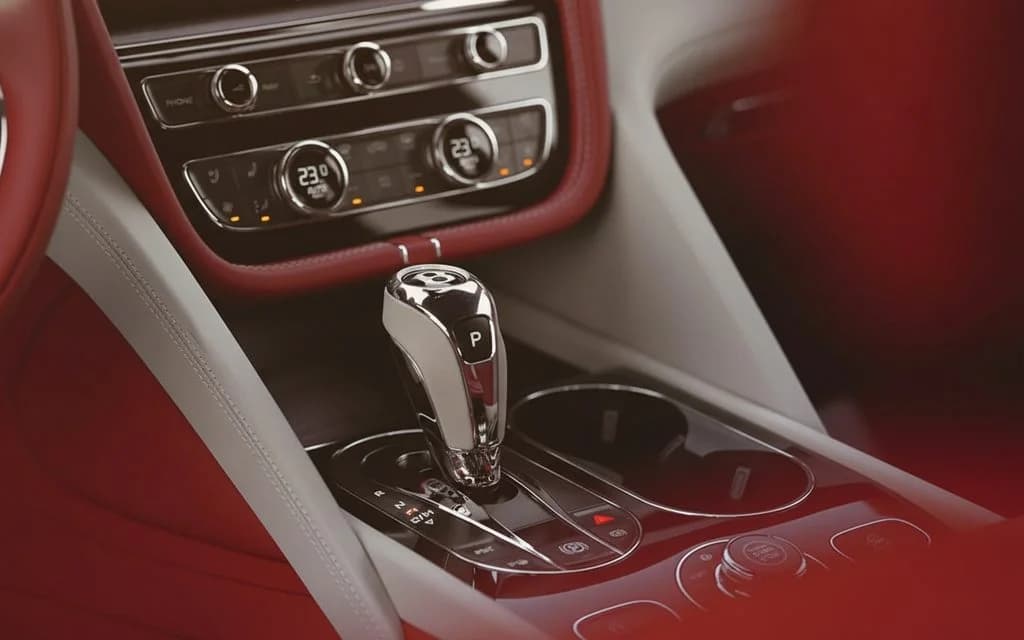 Bentley Bentayga 2023 interior view showing trim – rental in Dubai