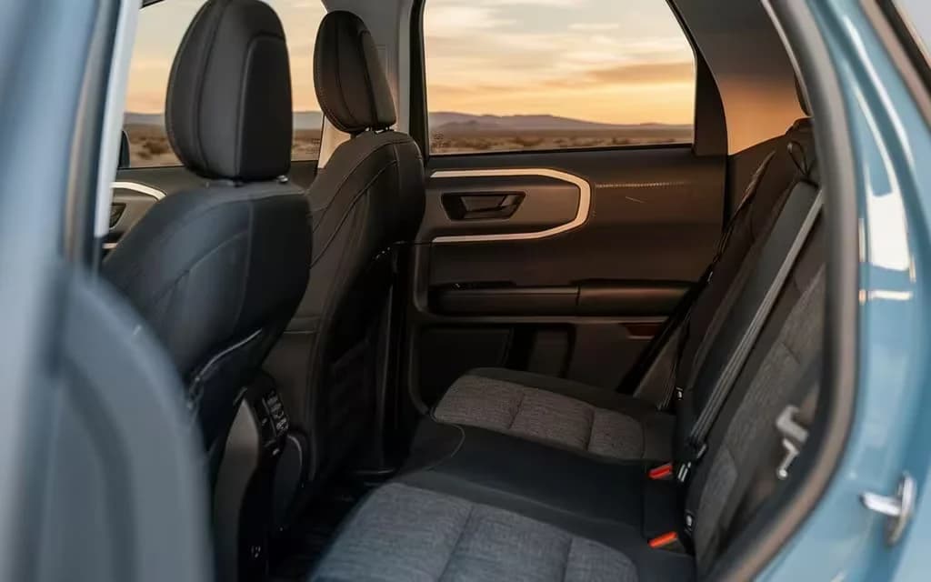 Ford Bronco 2021 leather seats and cabin – rental in Dubai