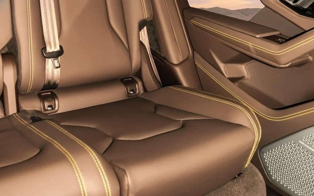 Lamborghini Urus 2024 leather seats and cabin