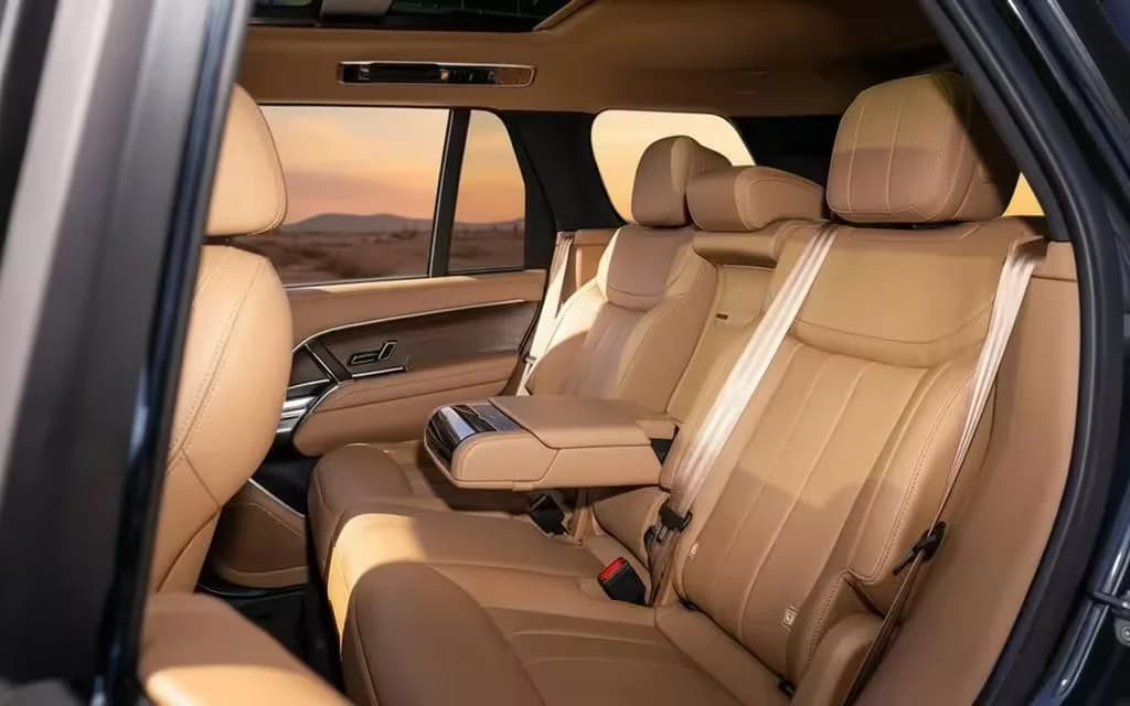 LandRover RangeRoverVogueHse 2023 leather seats and cabin – rental in Dubai
