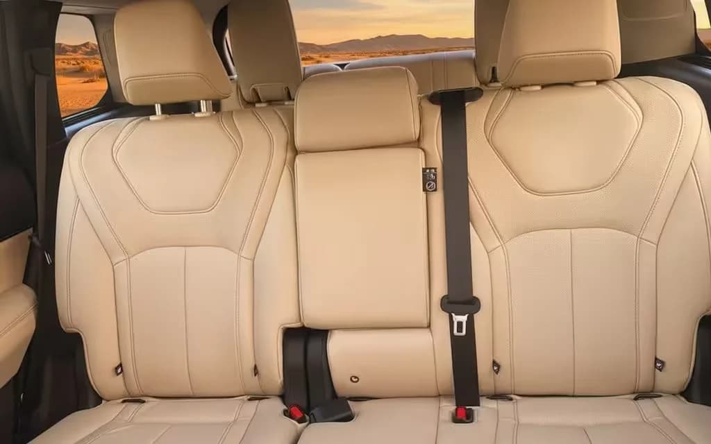 Infiniti Qx60 2023 leather seats and cabin – rental in Dubai