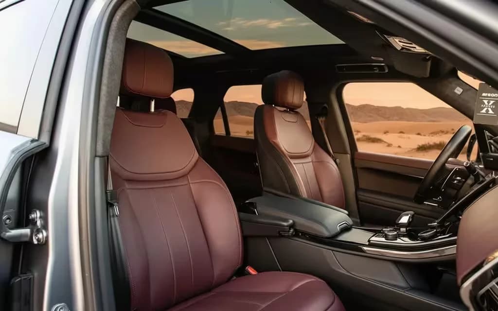 LandRover RangeRoverSport 2023 leather seats and cabin – rental in Dubai
