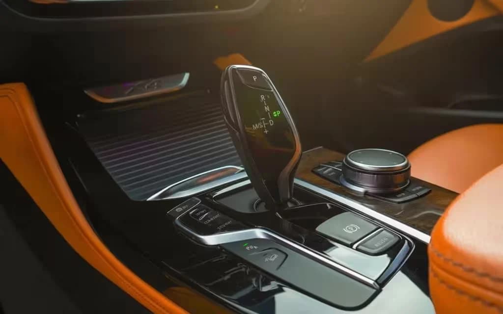 Bmw X4 2020 interior view showing trim – rental in Dubai