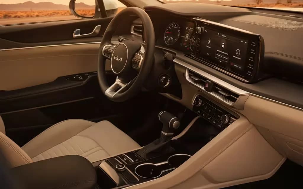 Kia K5 2022 dashboard and infotainment