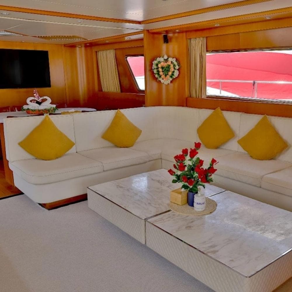 San Lorenzo 82ft Yacht