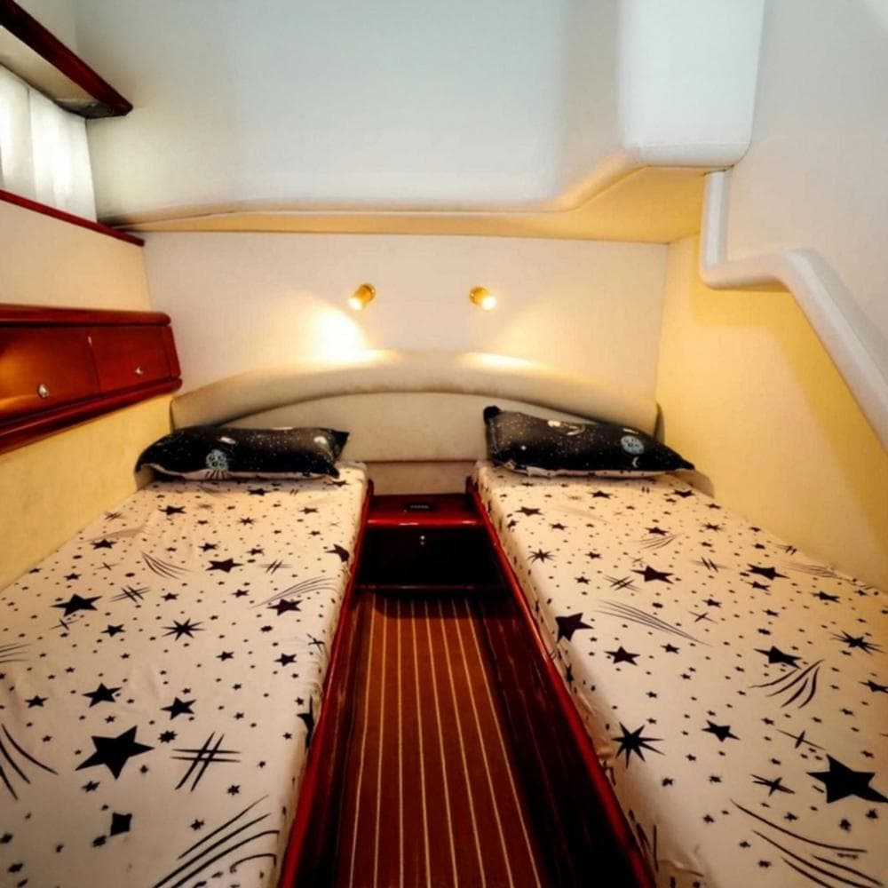60 Ft Luxury Yacht