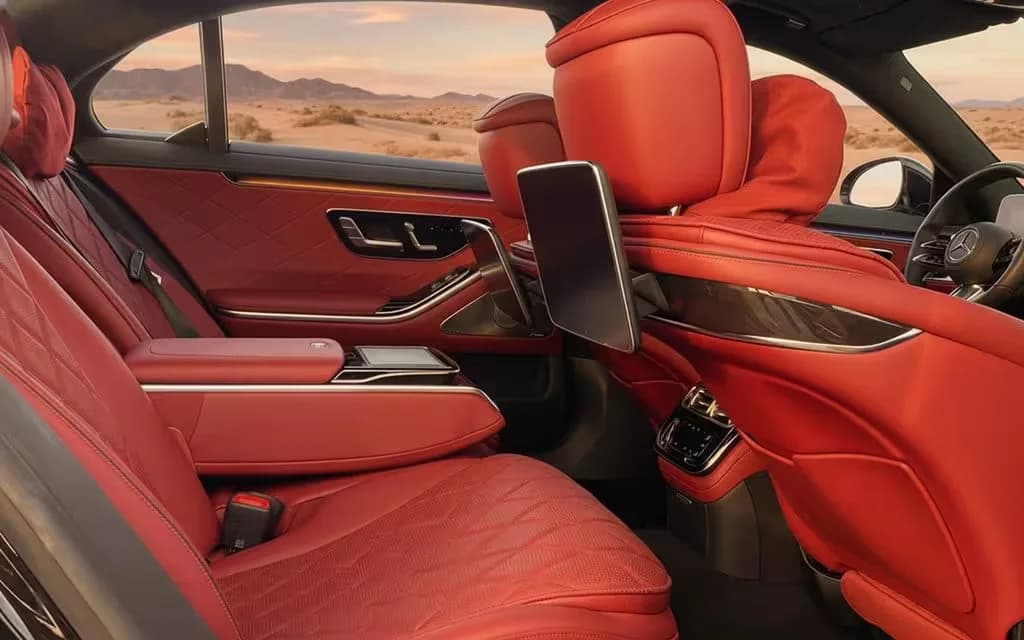 Mercedes S500 2022 leather seats and cabin – rental in Dubai