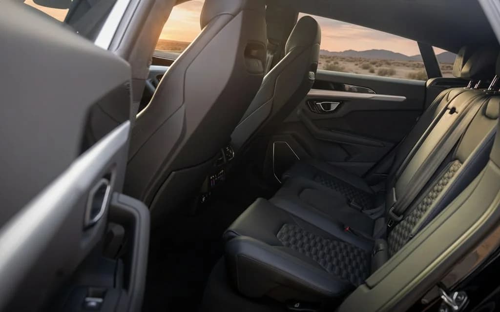 Lamborghini Urus 2022 leather seats and cabin