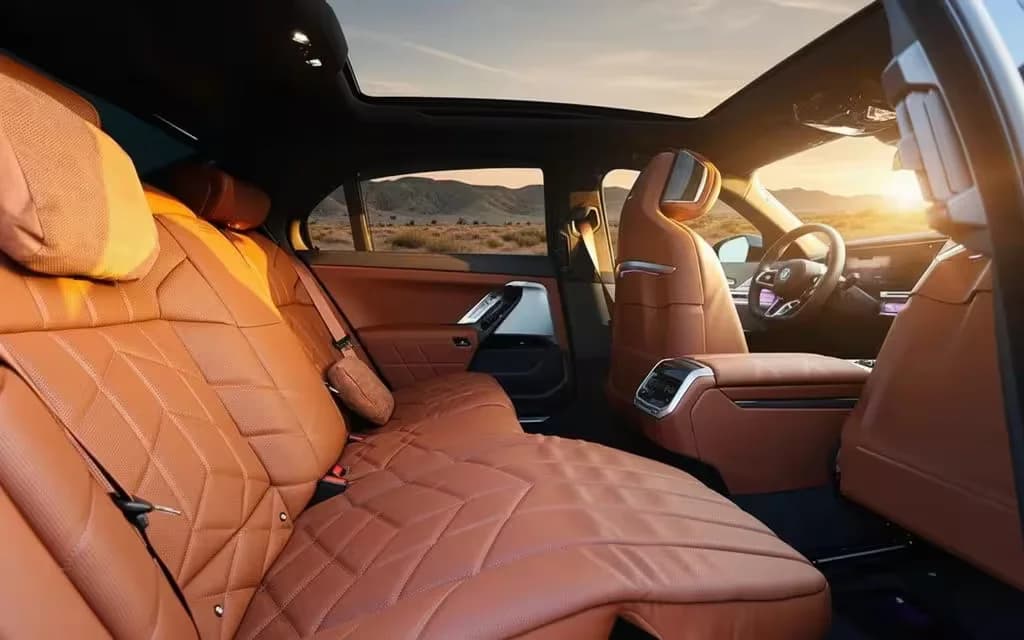 Bmw 735 2023 leather seats and cabin – rental in Dubai