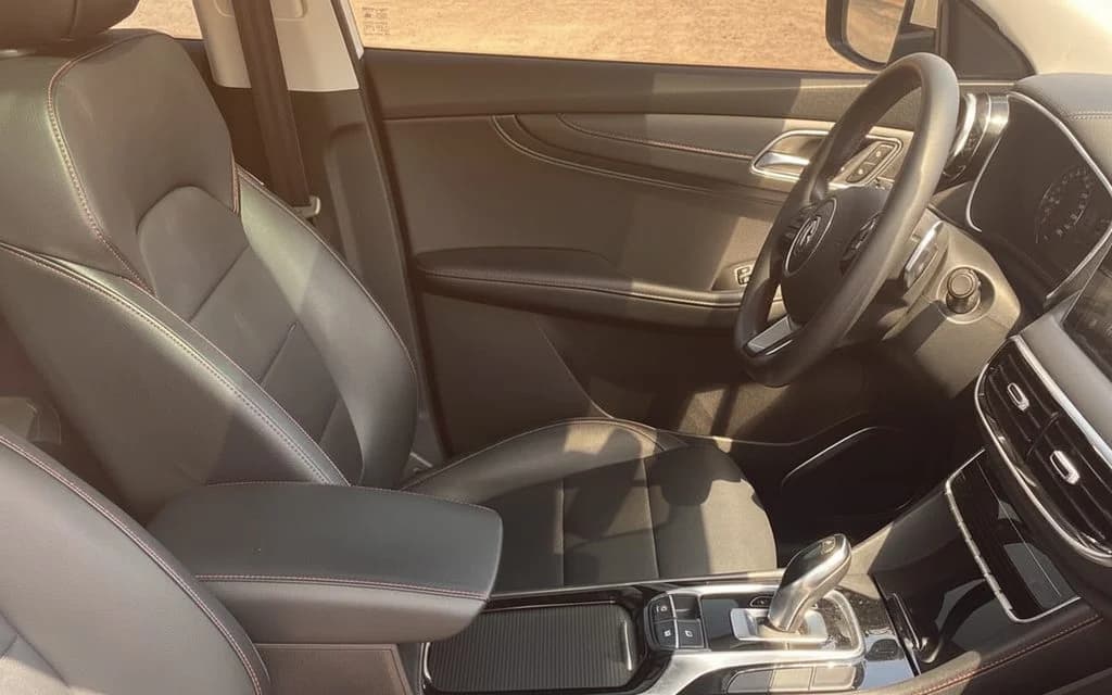 Mg Hs 2020 leather seats and cabin – rental in Dubai