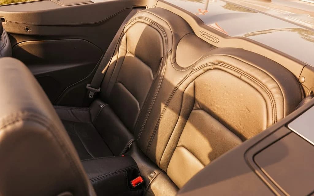 Chevrolet Camaro 2024 leather seats and cabin