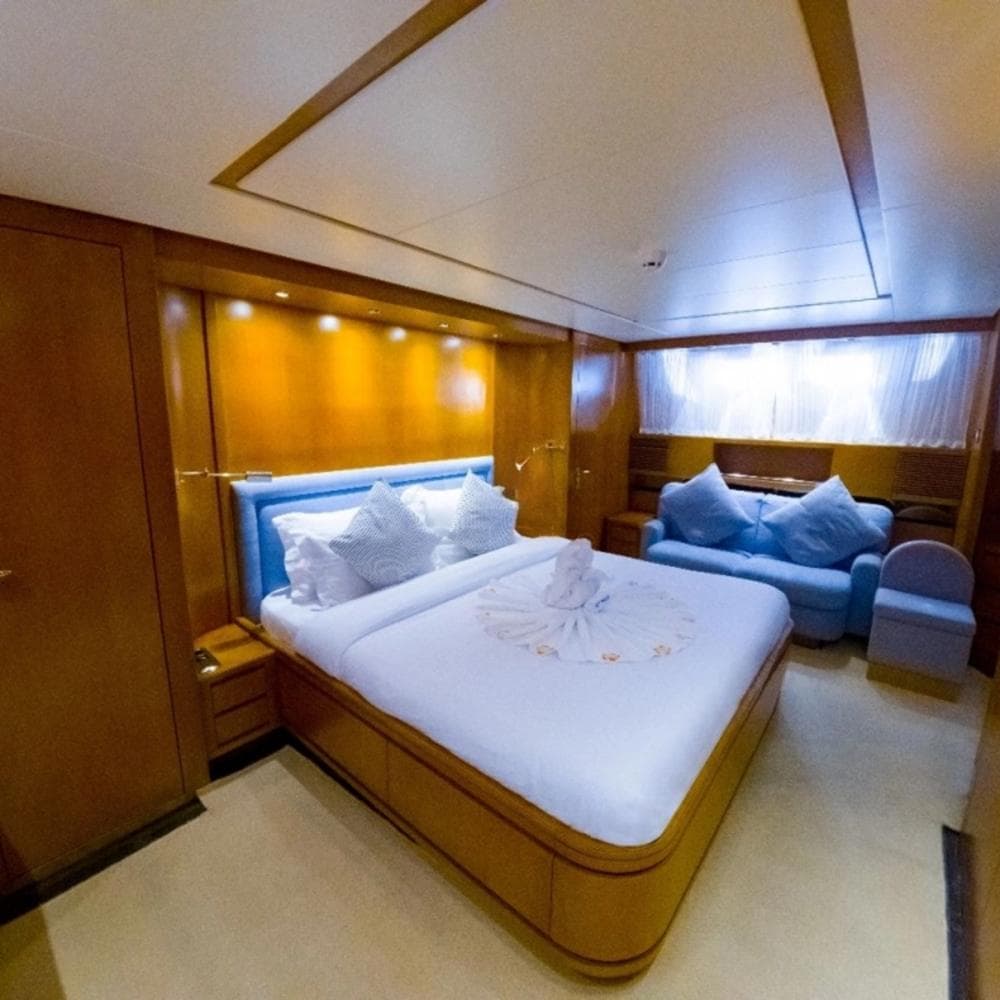 San Lorenzo 82ft Yacht