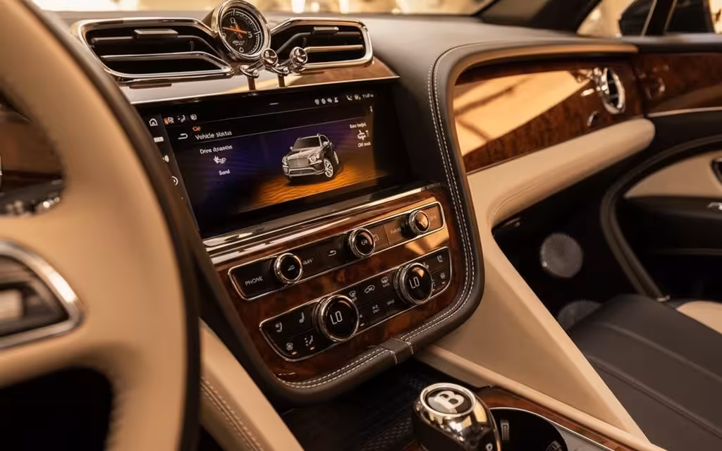Bentley Bentayga 2022 interior view showing trim – rental in Dubai
