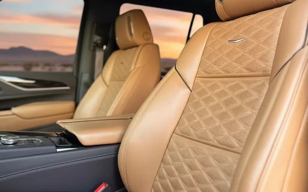 Cadillac Escalade 2023 leather seats and cabin – rental in Dubai