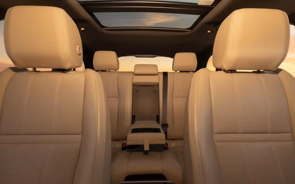 LandRover RangeRoverVelar 2023 leather seats and cabin – rental in Dubai