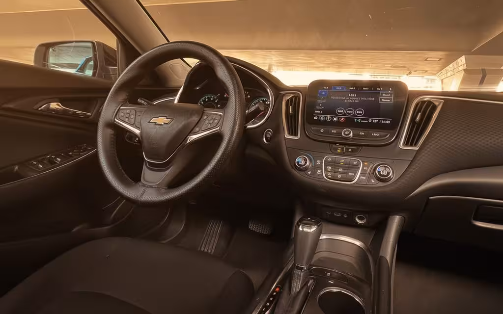 Chevrolet Malibu 2021 dashboard and infotainment – rental in Dubai