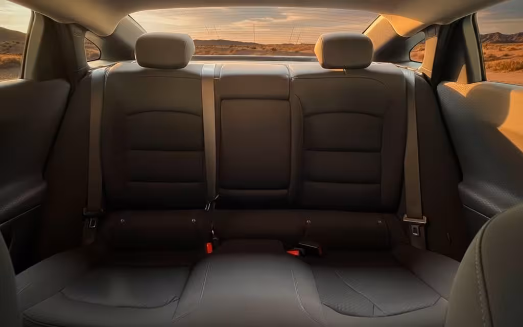 Chevrolet Malibu 2021 leather seats and cabin – rental in Dubai