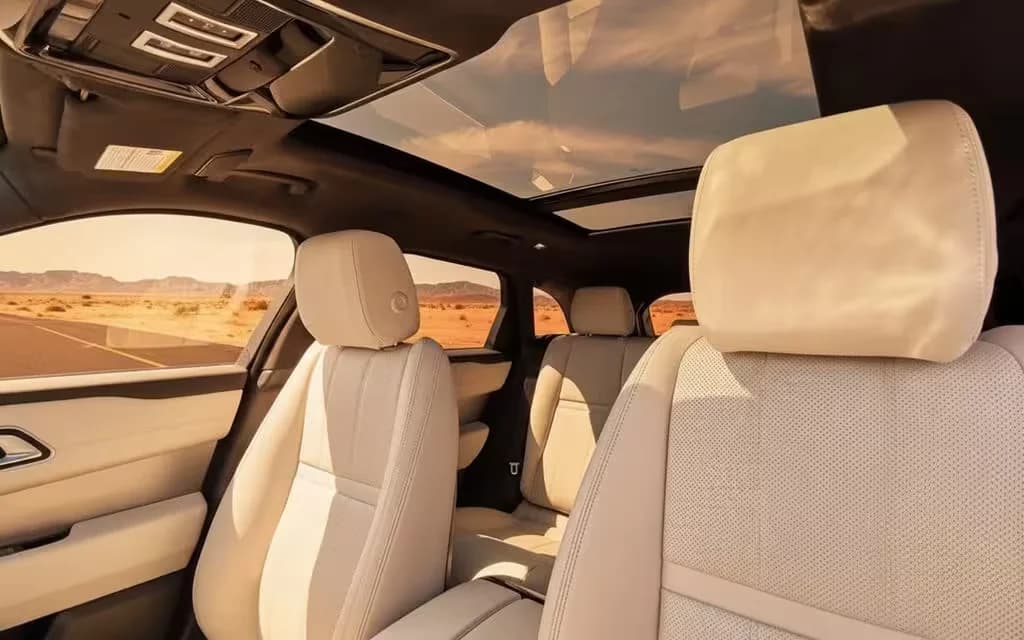 LandRover RangeRoverVelar 2022 leather seats and cabin – rental in Dubai