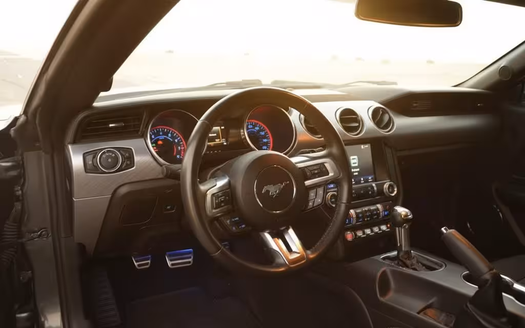 Ford Mustang 2020 dashboard and infotainment – rental in Dubai