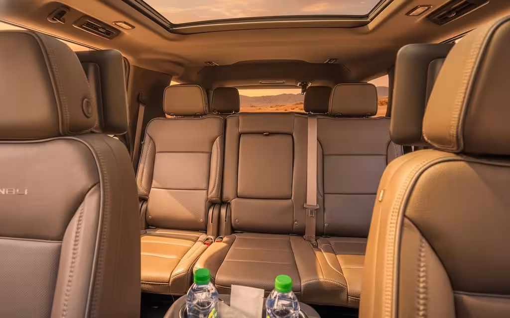 Gmc Yukon 2023 leather seats and cabin – rental in Dubai
