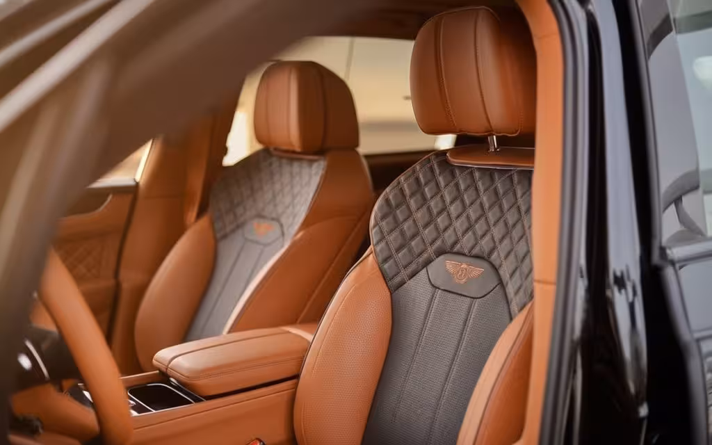 Bentley Bentayga 2022 leather seats and cabin – rental in Dubai