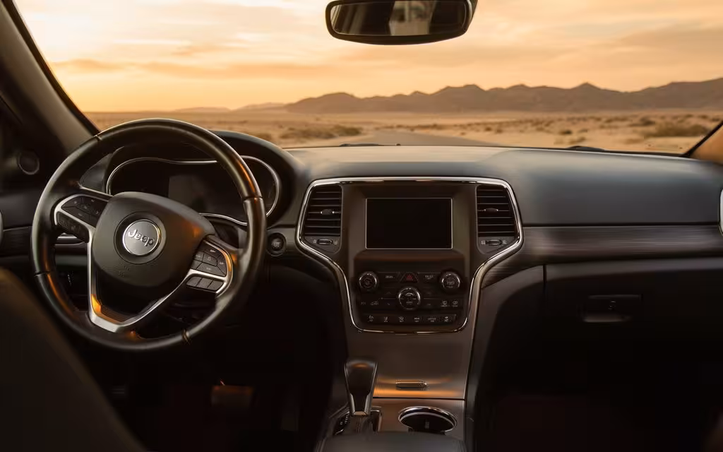 Jeep GrandCherokee 2021 dashboard and infotainment – rental in Dubai