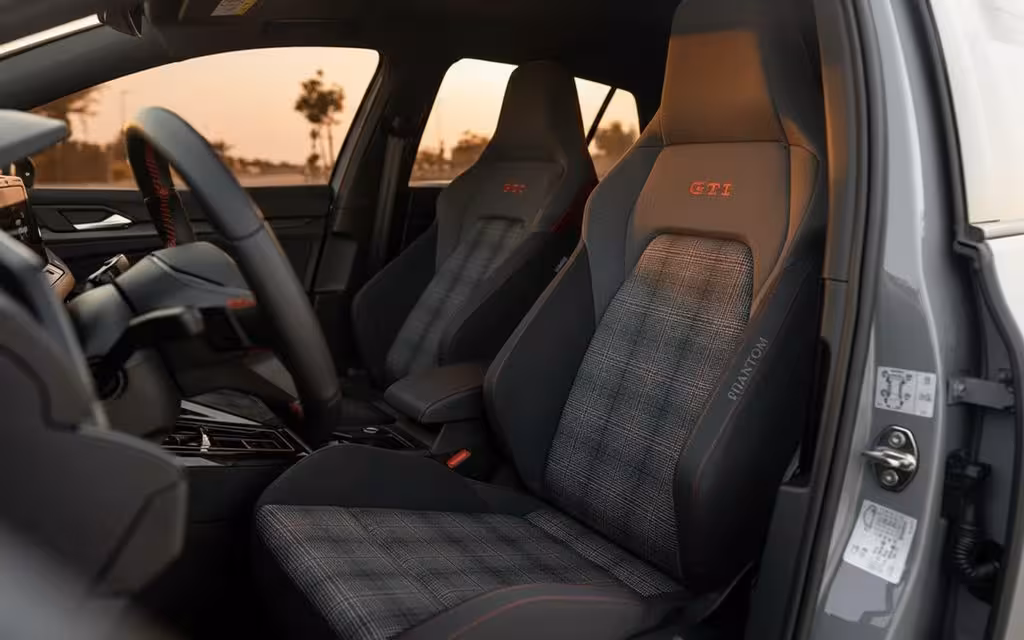 Volkswagen Golf 2023 leather seats and cabin – rental in Dubai