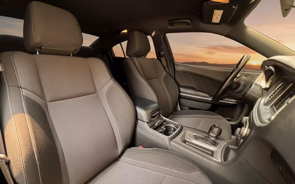 Dodge Charger 2022 leather seats and cabin – rental in Dubai