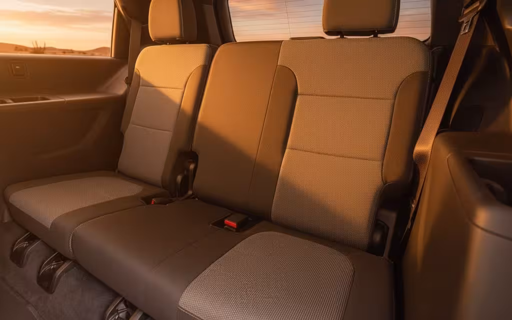 Chevrolet Traverse 2020 leather seats and cabin – rental in Dubai