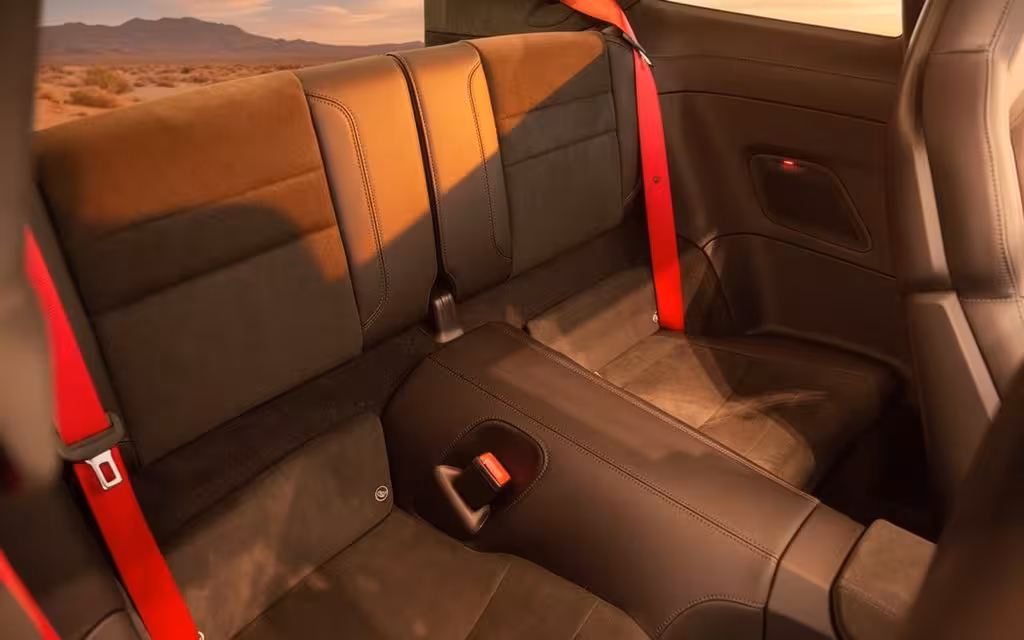 Porsche 911 2024 leather seats and cabin – rental in Dubai