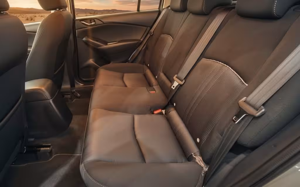 Mazda Cx 3 2023 leather seats and cabin – rental in Dubai
