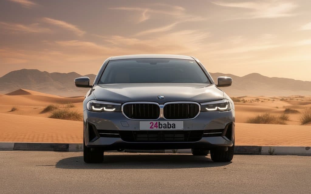 Bmw 520 2023 Grey front view with headlights