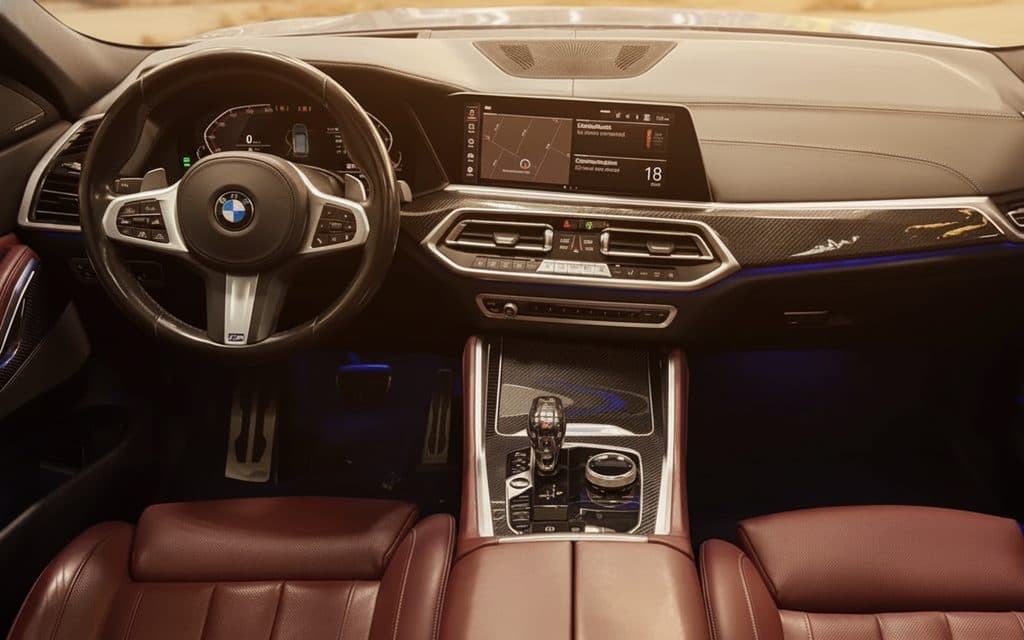 Bmw X6M 2021 dashboard and infotainment