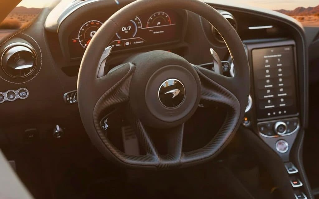 Mclaren 720S 2022 dashboard and infotainment