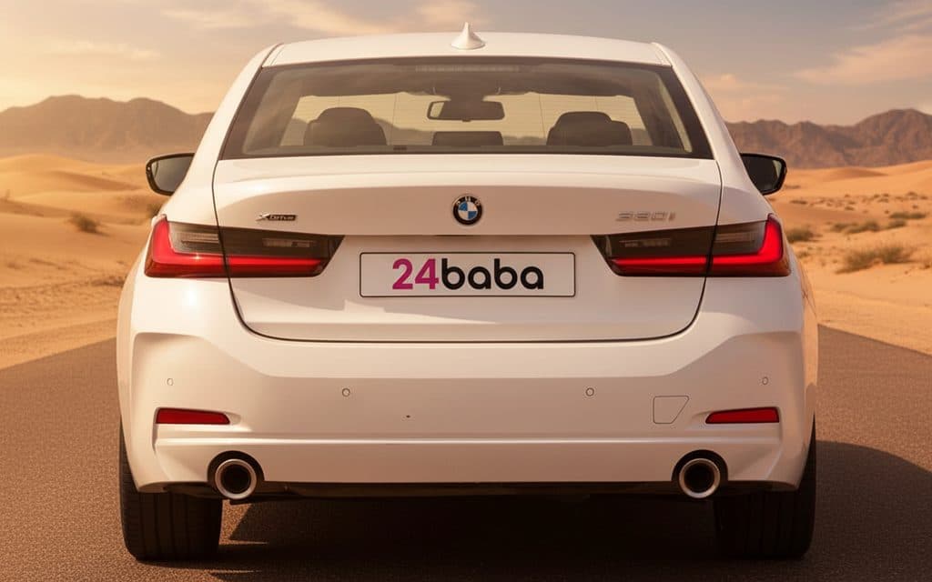 Bmw 320 2022 White rear view showing taillights