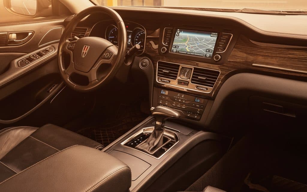 Hongqi H7 2025 dashboard and infotainment