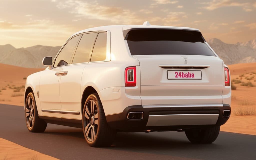 Rolls-Royce Cullinan 2021 White rear view showing taillights