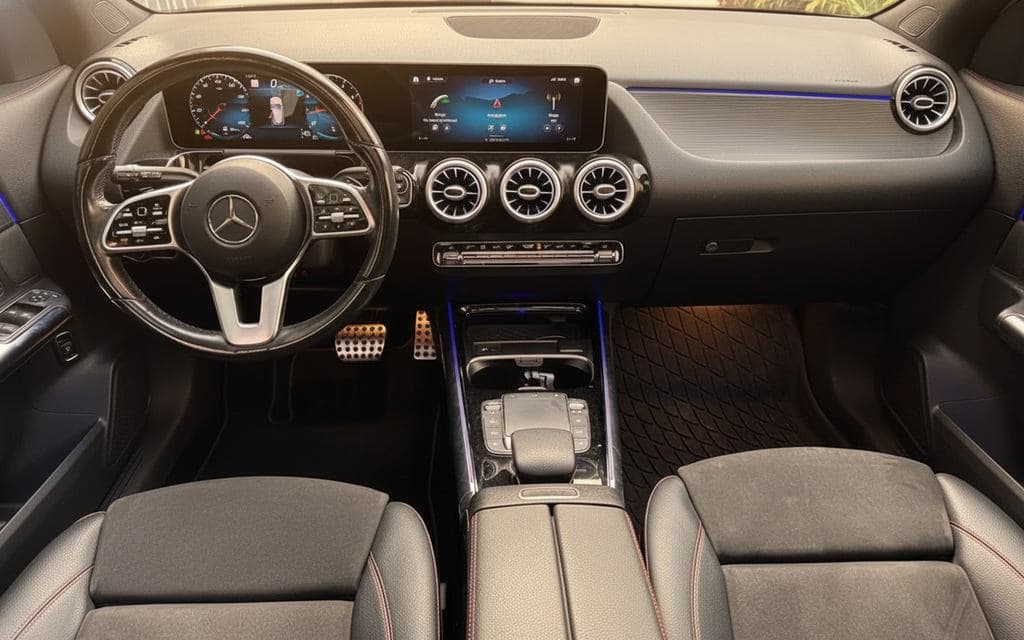 Mercedes Gla250 2021 dashboard and infotainment