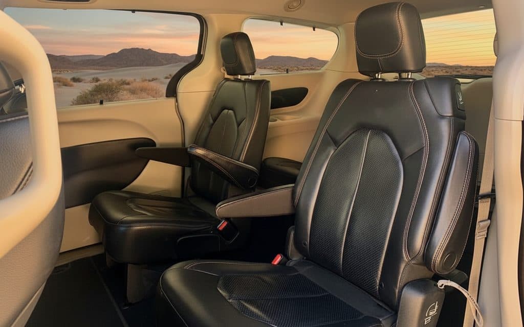 Chrysler Pacifica 2025 leather seats and cabin