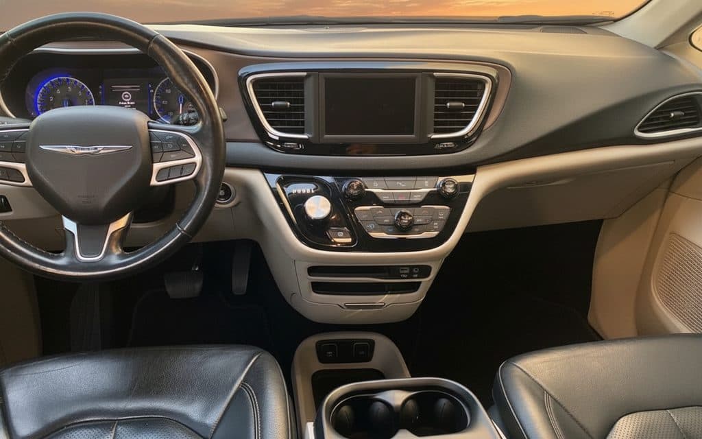 Chrysler Pacifica 2025 dashboard and infotainment