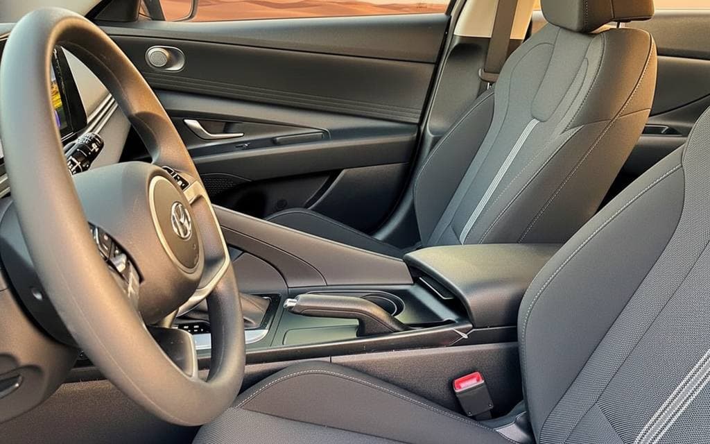 Hyundai Elantra 2022 leather seats and cabin