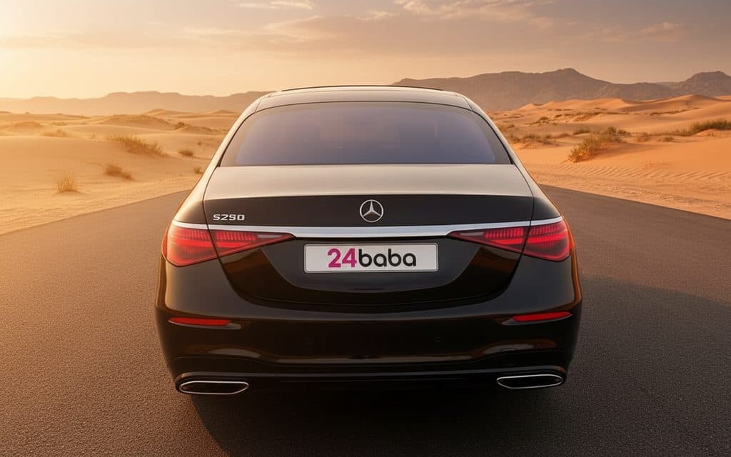 Mercedes S580 2021 Black rear view showing taillights