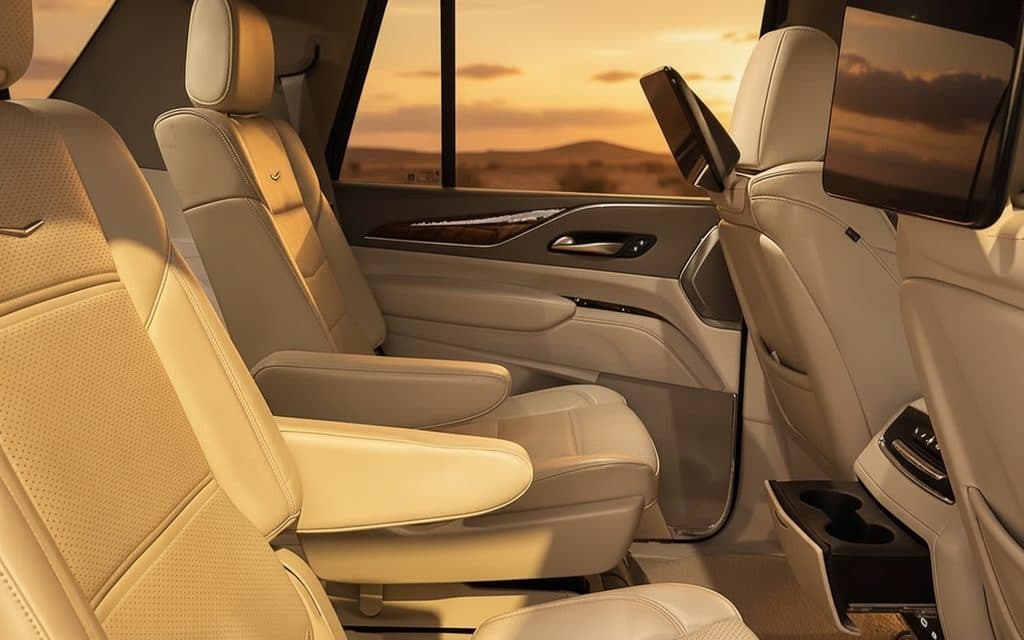 Cadillac Escalade 2022 leather seats and cabin