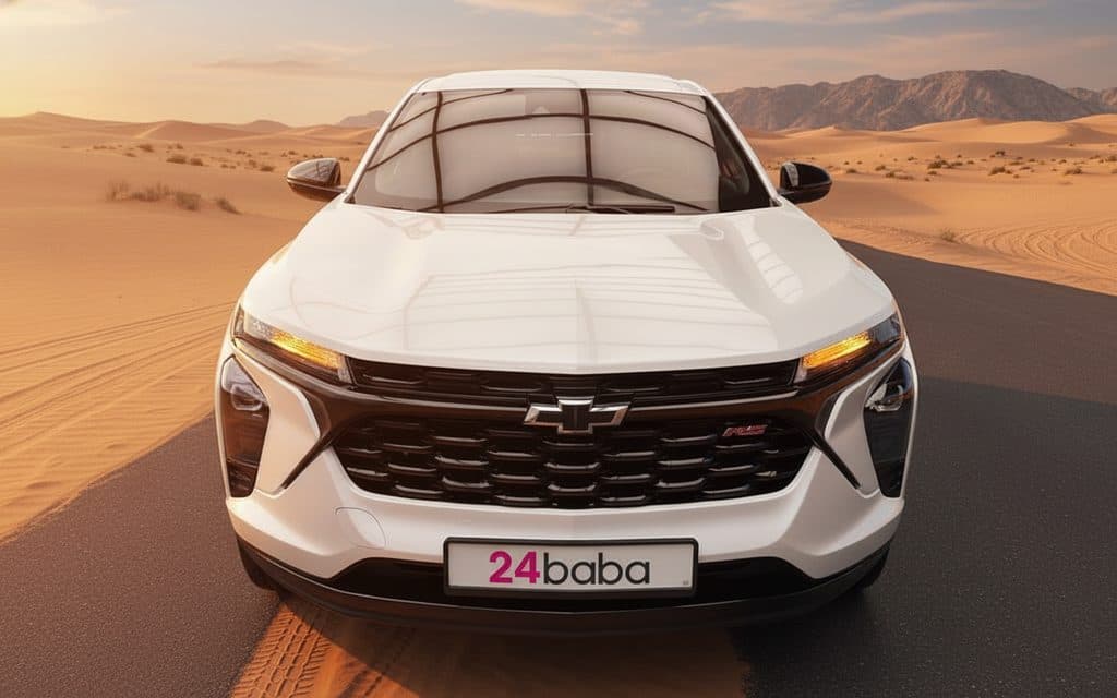 Chevrolet Trax 2025 White front view with headlights