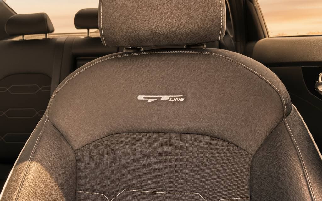 Kia Forte 2023 leather seats and cabin