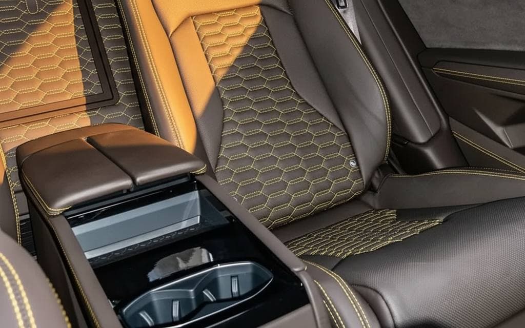 Lamborghini Urus 2022 interior view showing trim