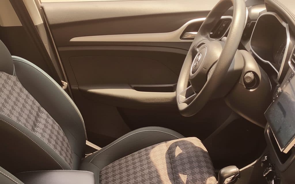 Mg Zs 2020 leather seats and cabin – rental in Dubai